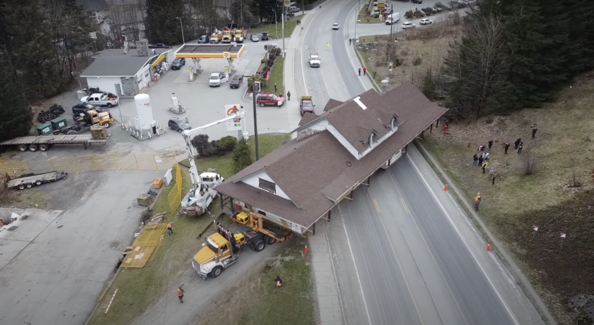 VIDEO: Heavy haulers move massive historic train station house