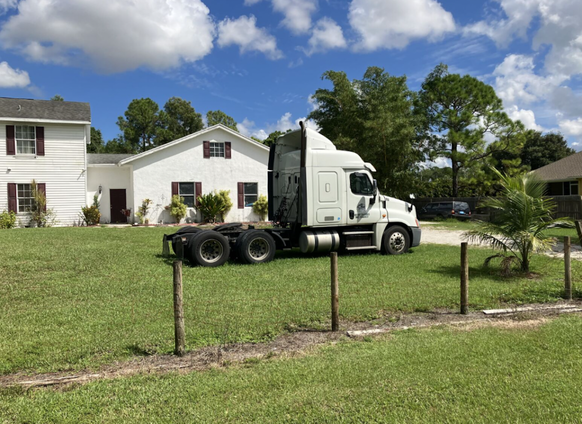 FL county opens paid truck parking lot in wake of new parking ban