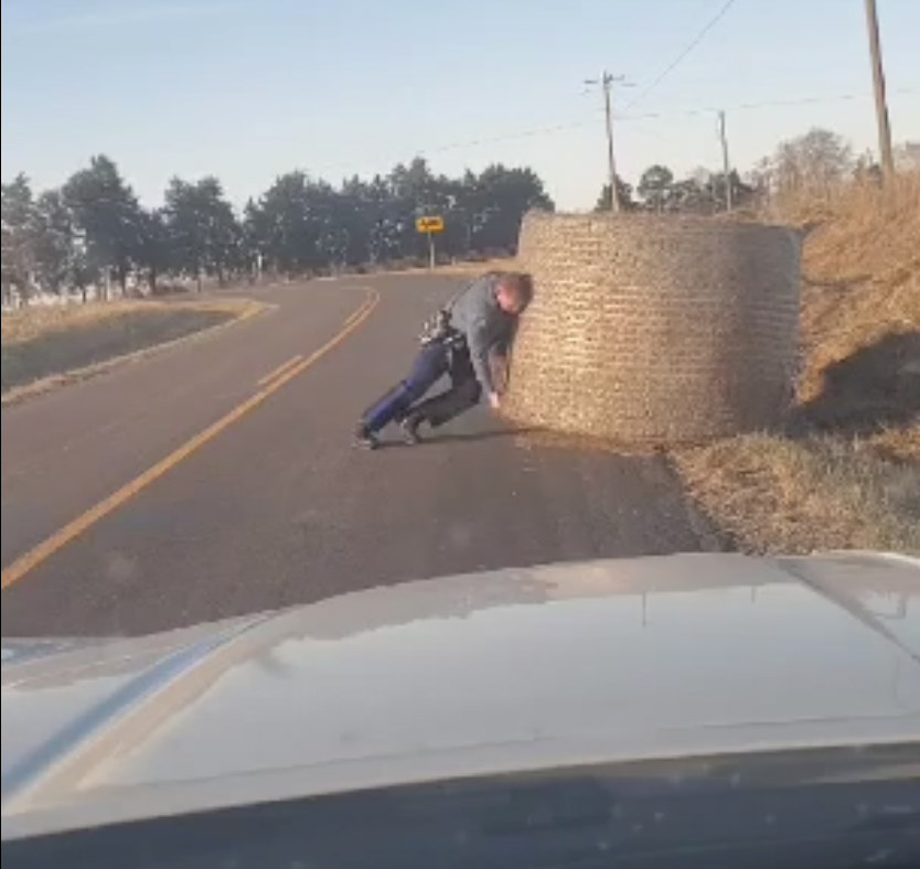 VIDEO: Missouri trooper shows off strength by clearing hay bale from the road