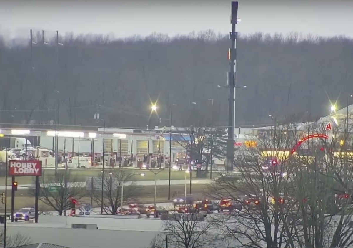 Trucker suspected of bank robbery dies after hours-long standoff at Illinois truck stop