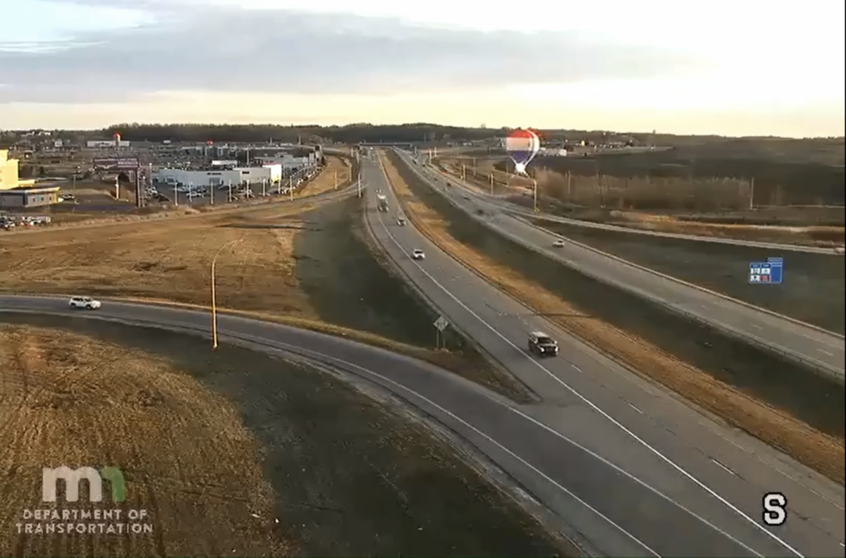 DOT cams capture hot air balloon hitting power line, crashing near Minnesota highway