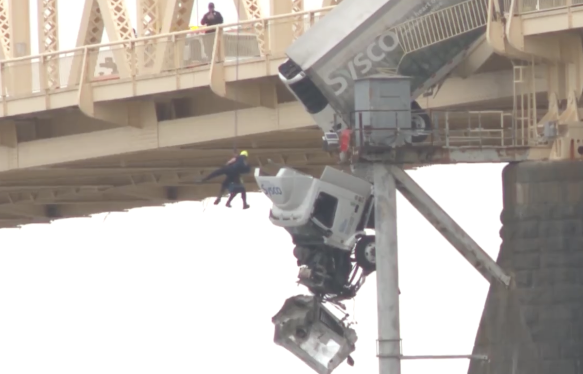 Dangling semi truck caused by oncoming vehicle