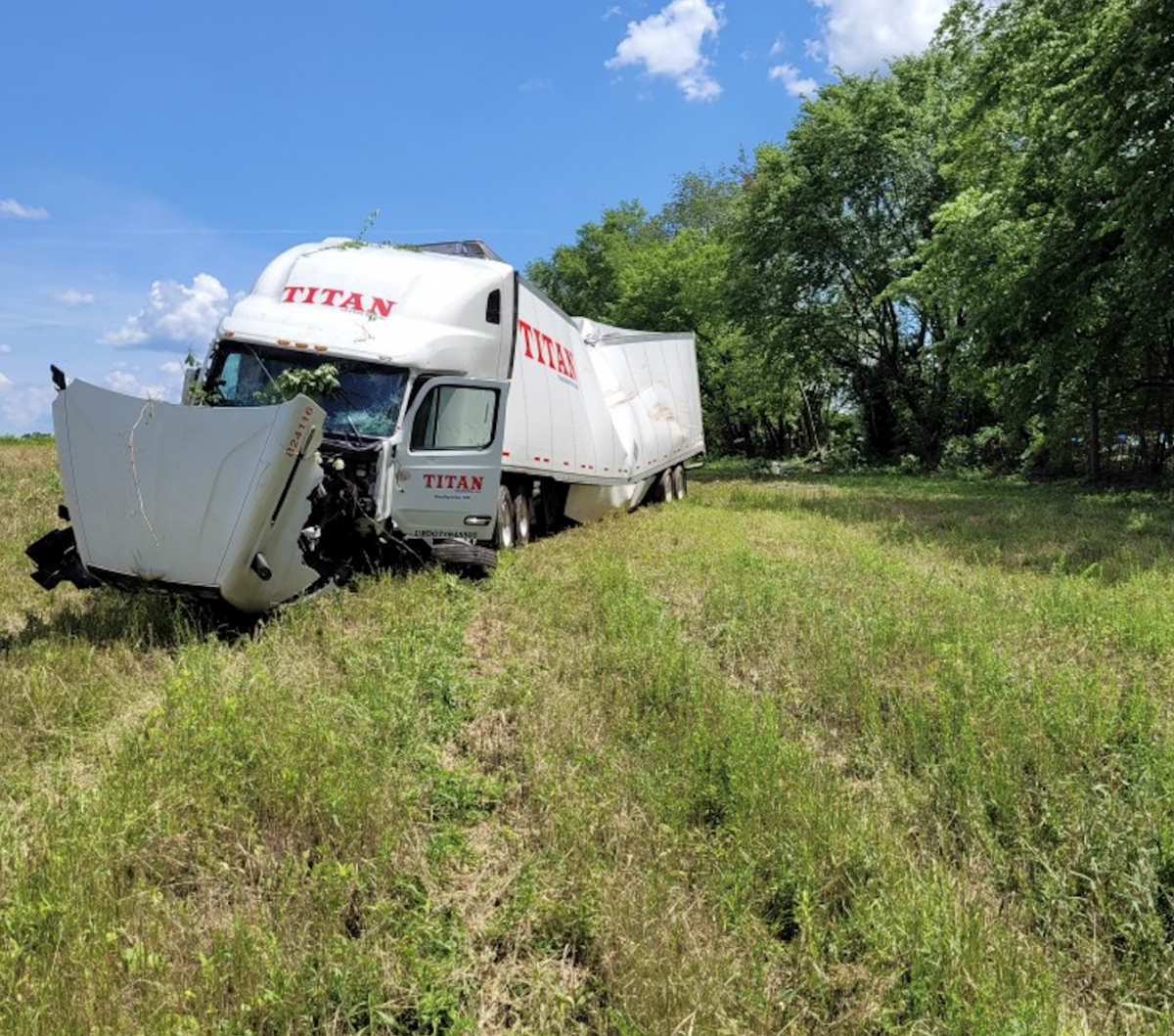 Trucker vs. trucker road rage sideswipe leaves female driver injured in Tennessee