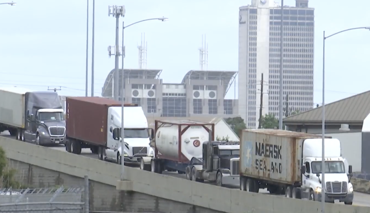 Alabama port backups force drivers into “very unsafe” conditions on I-10