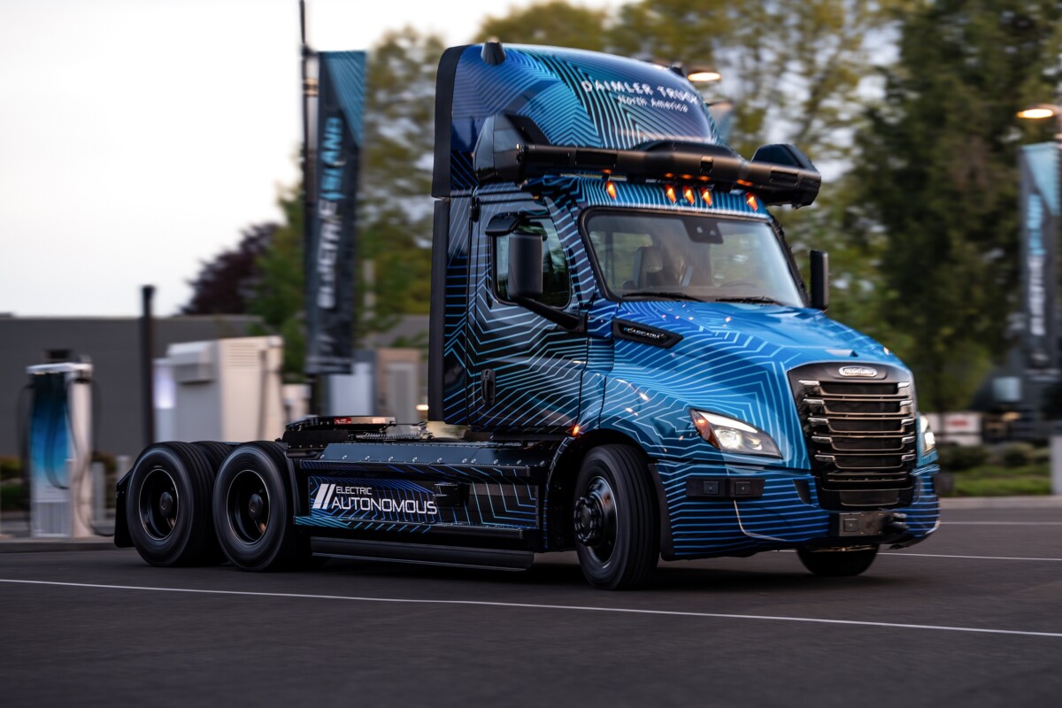 Daimler wants to put self-driving semi trucks on the road by 2027