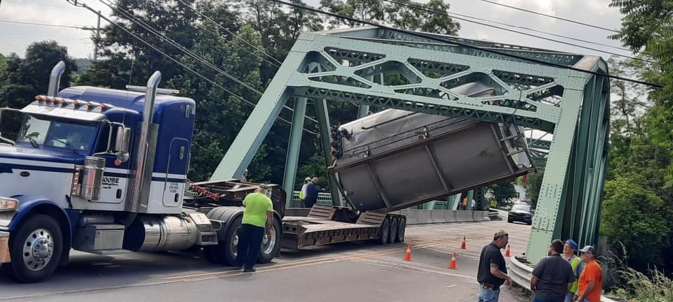 Pennsylvania bridge closed after oversized load gets stuck