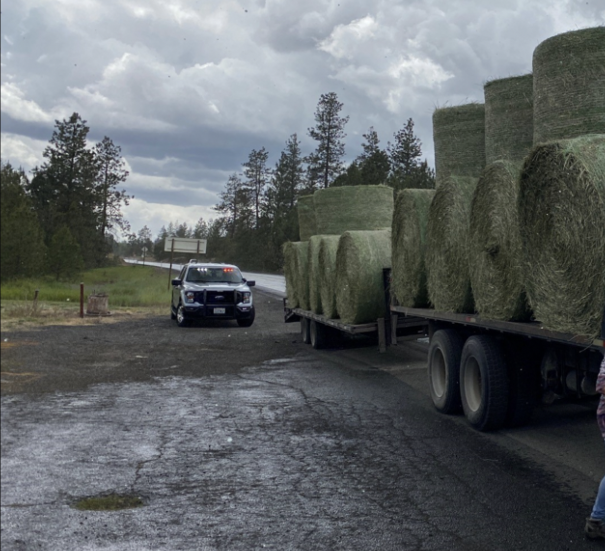 Troopers sideline CMV hauling hay for multiple violations