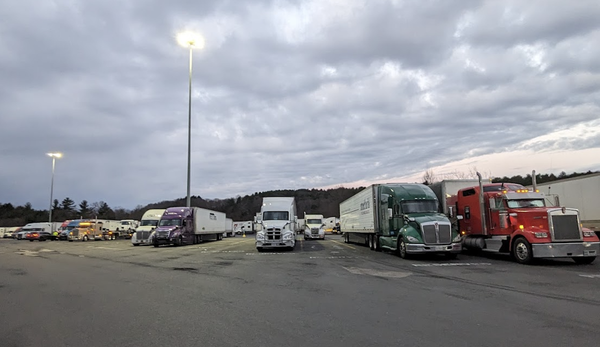 Truckers encouraged to weigh in on NY state truck parking needs