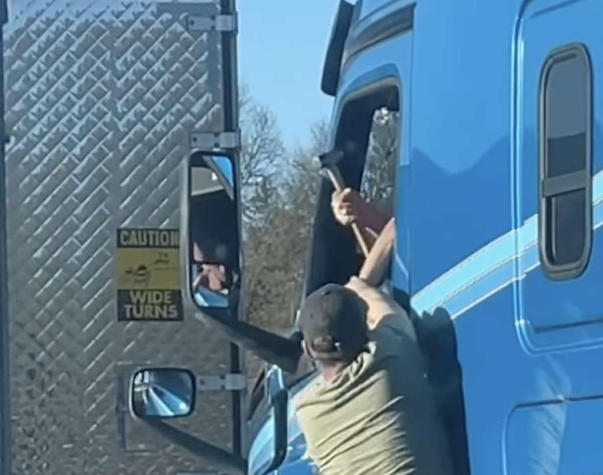 Driver ends epic fight with trucker by pulling his air horn for him