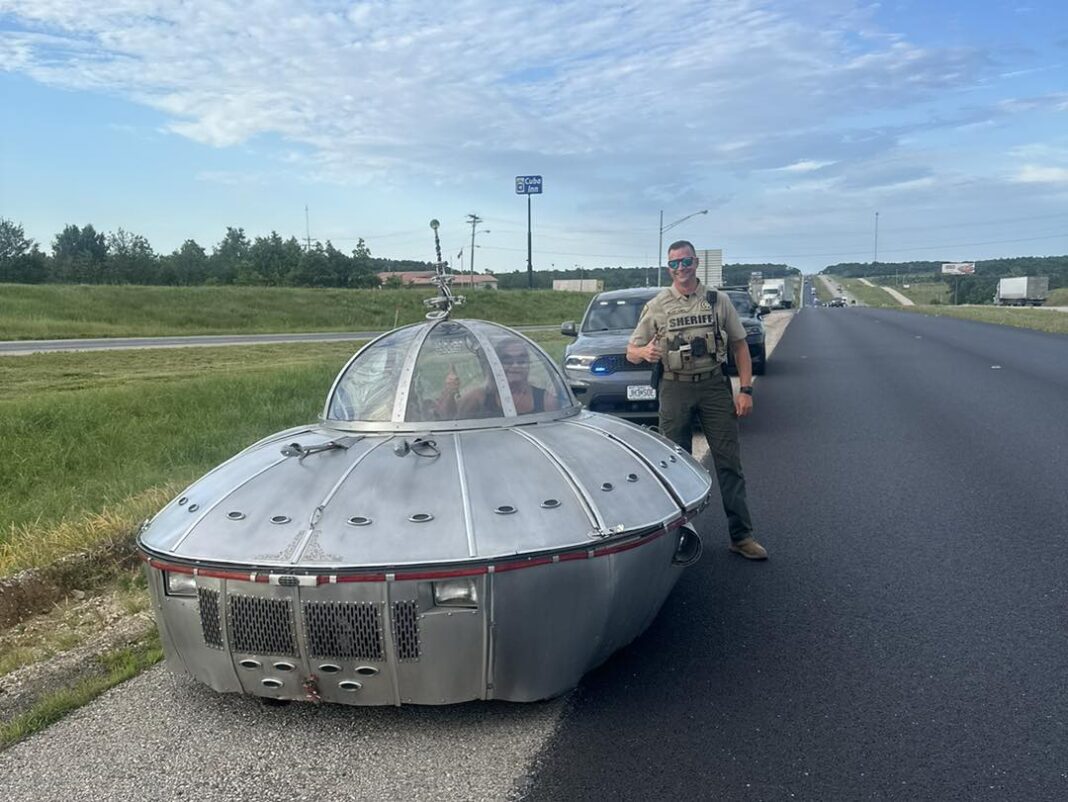 Deputies conduct 'out of this world' traffic stop on I-44 in Missouri