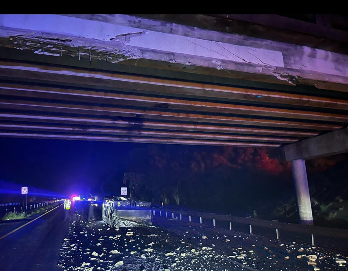 Raised dump bed hits I-10 overpass, driver severely injured