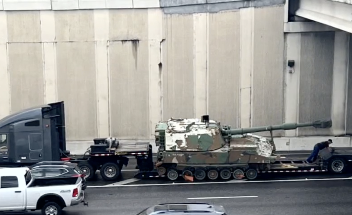 Tank falls off flatbed on San Antonio interstate