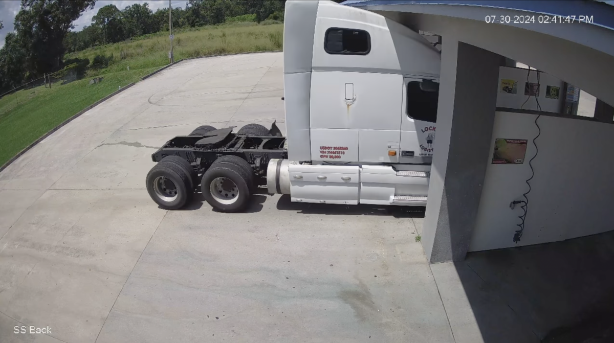 VIDEO: This is what happens when you bring a big rig to a car wash