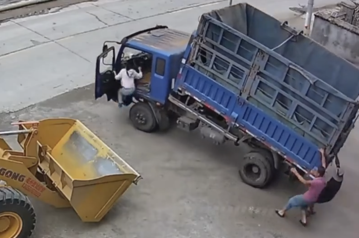 Random woman is the only one who knows how to stop rolling rig