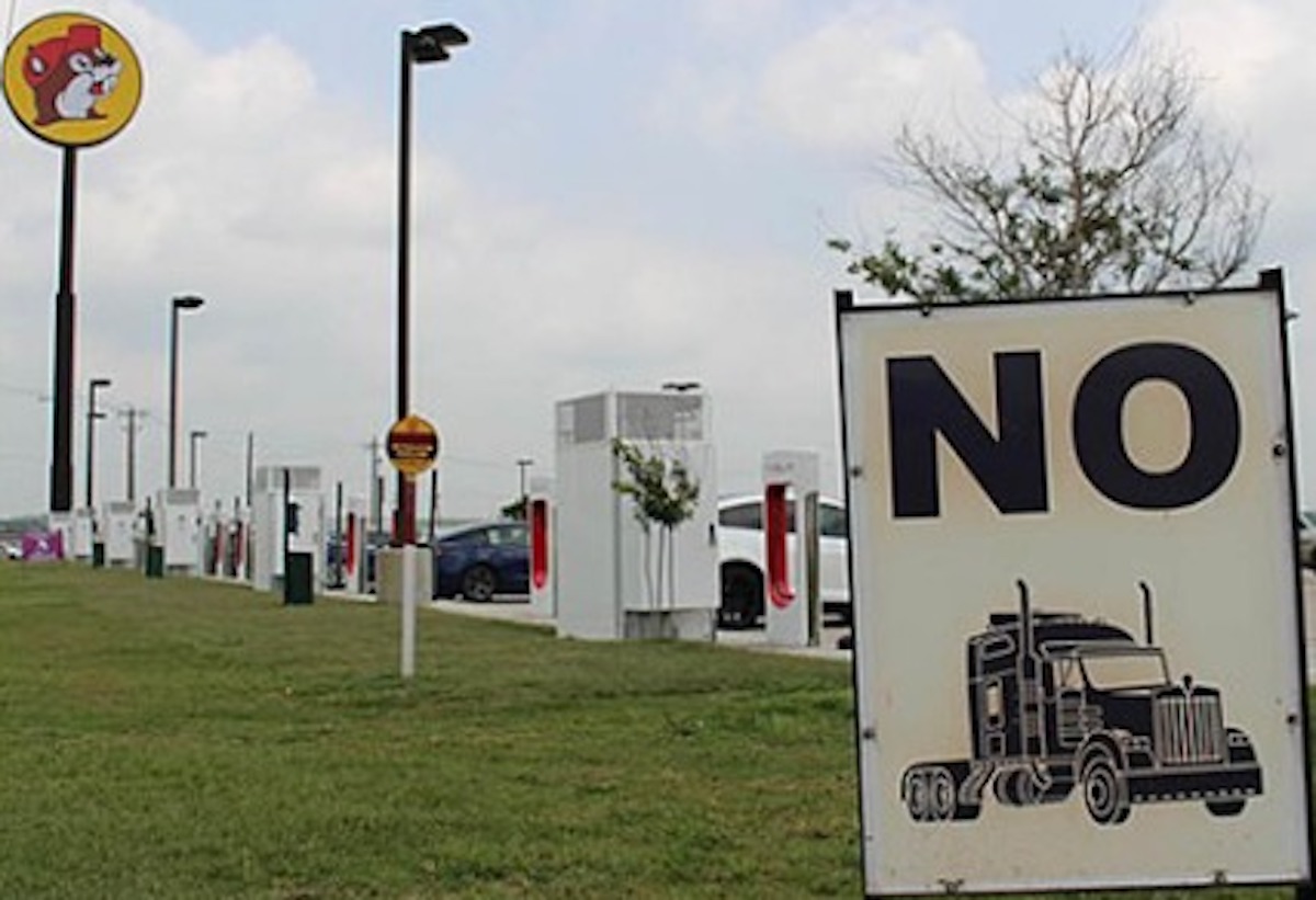 Truckers are once again divided over their opinion on Buc-ees