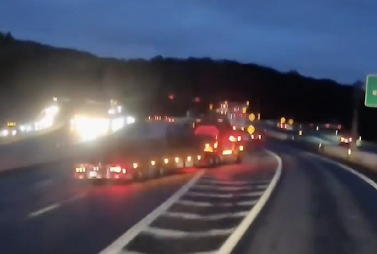 Watch flatbedder make “brutally dangerous” last minute exit