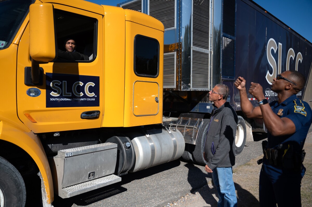 Louisiana troopers use truck simulator to teach high school students about commercial vehicle safety