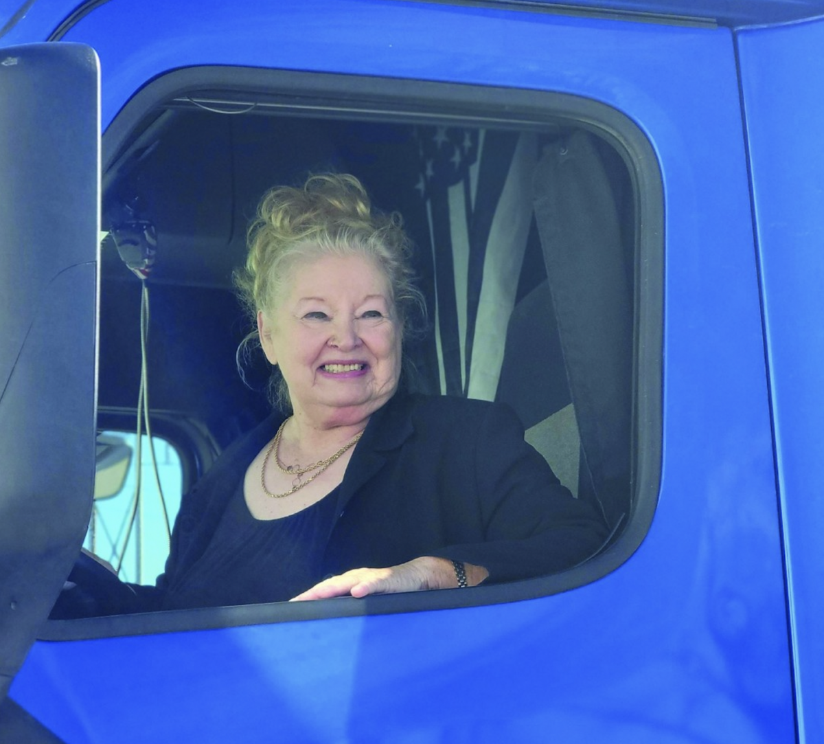 Trucker retires from Swift Transportation with 4.5 million safe miles under her belt