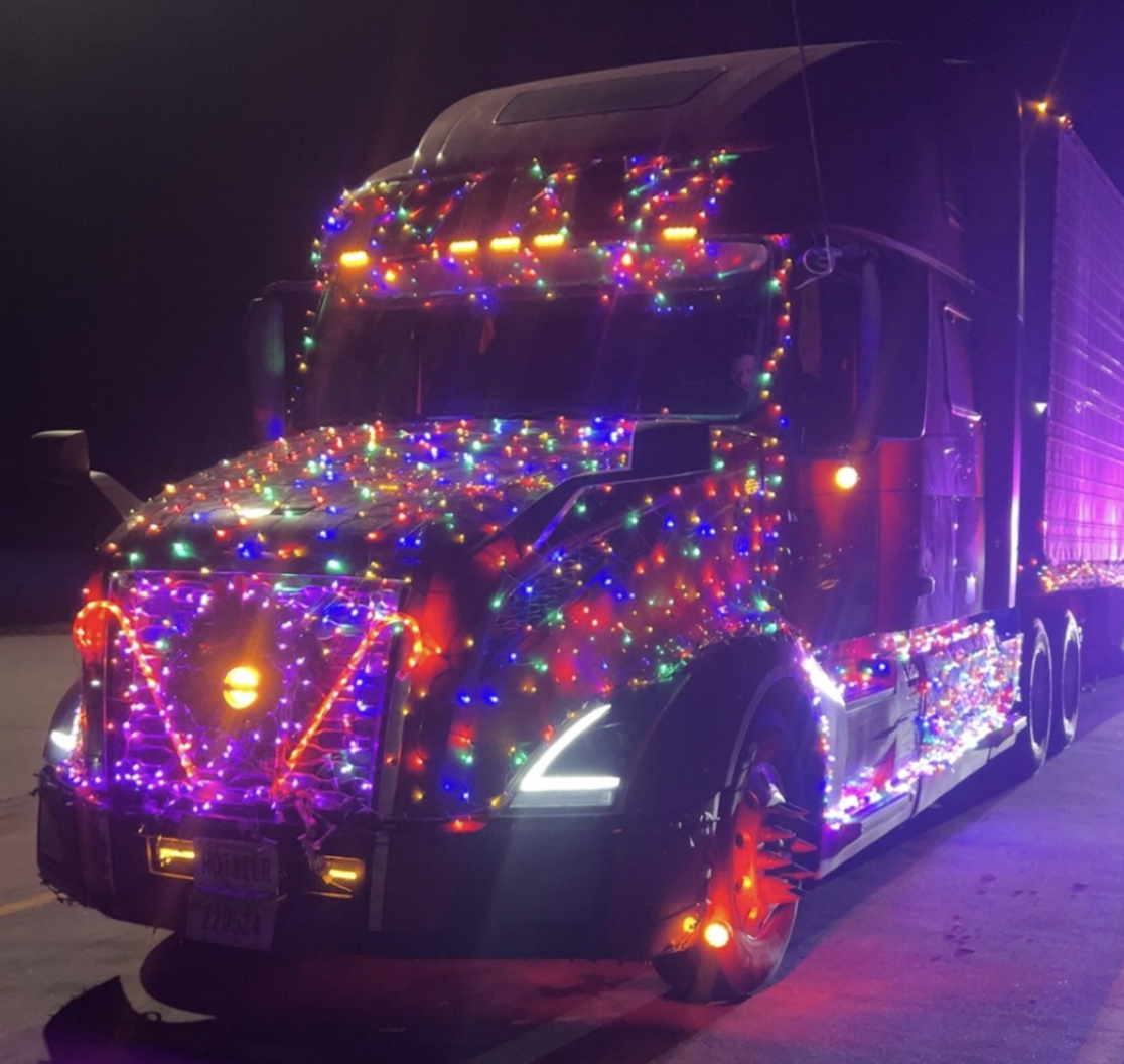 Trucker slapped with citation for ‘festive’ holiday big rig lighting