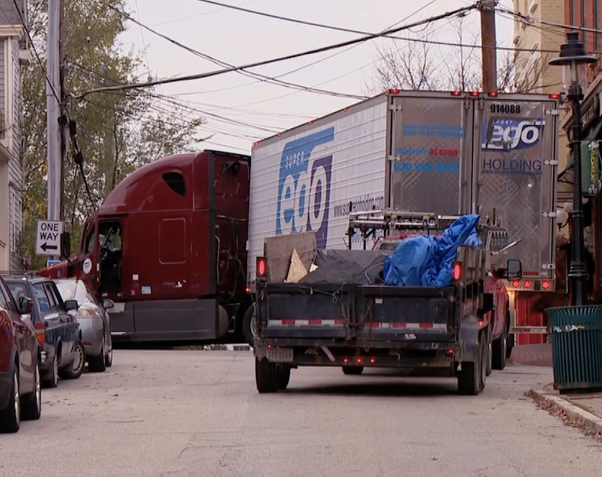 Trucker gets stuck in scenic but narrow intersection