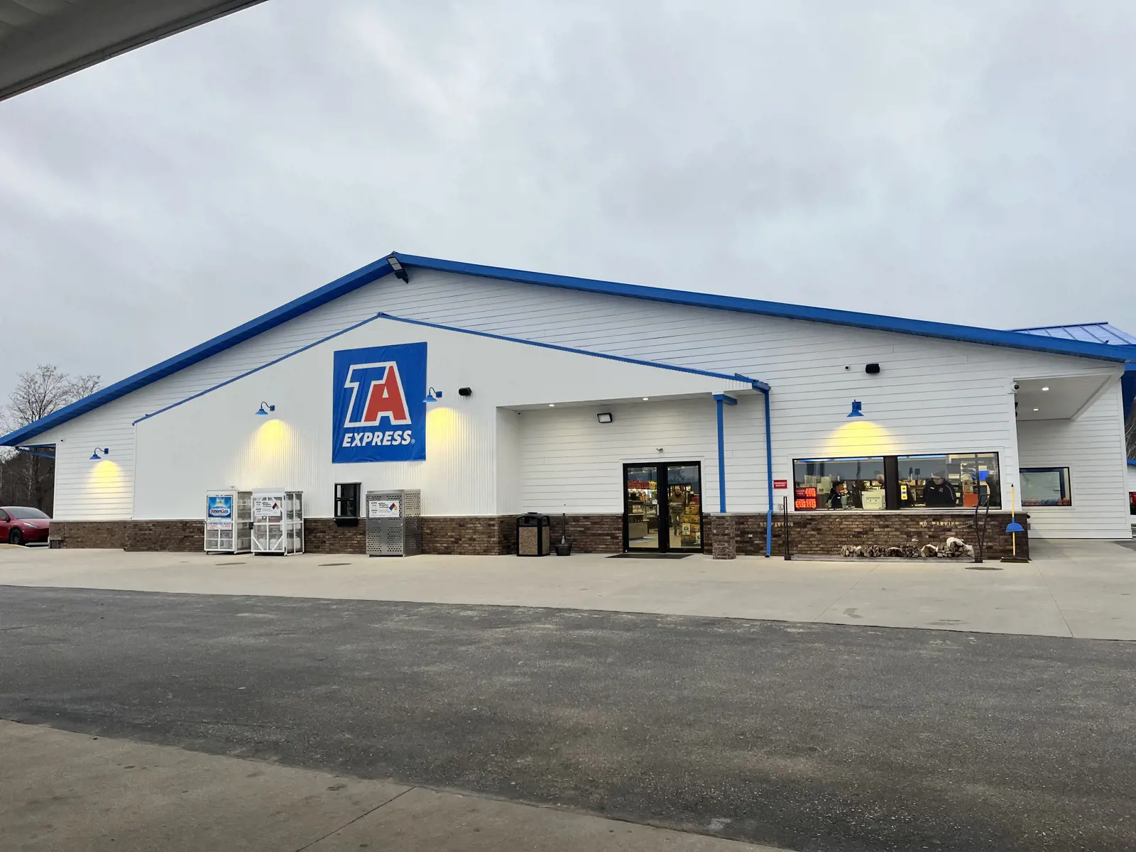 TA opens Wisconsin location with 50 truck parking spaces