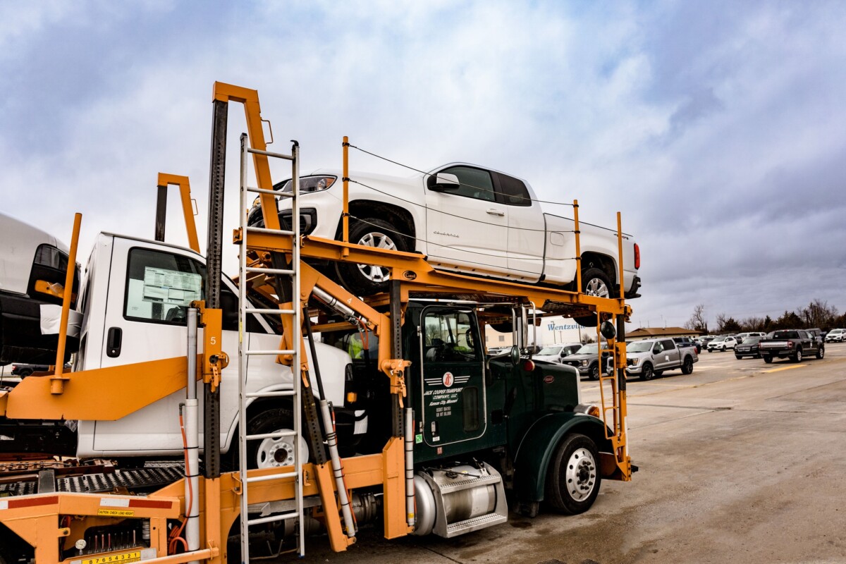 Trucking company Jack Cooper to shutter Missouri facility, lay off more than 400 employees