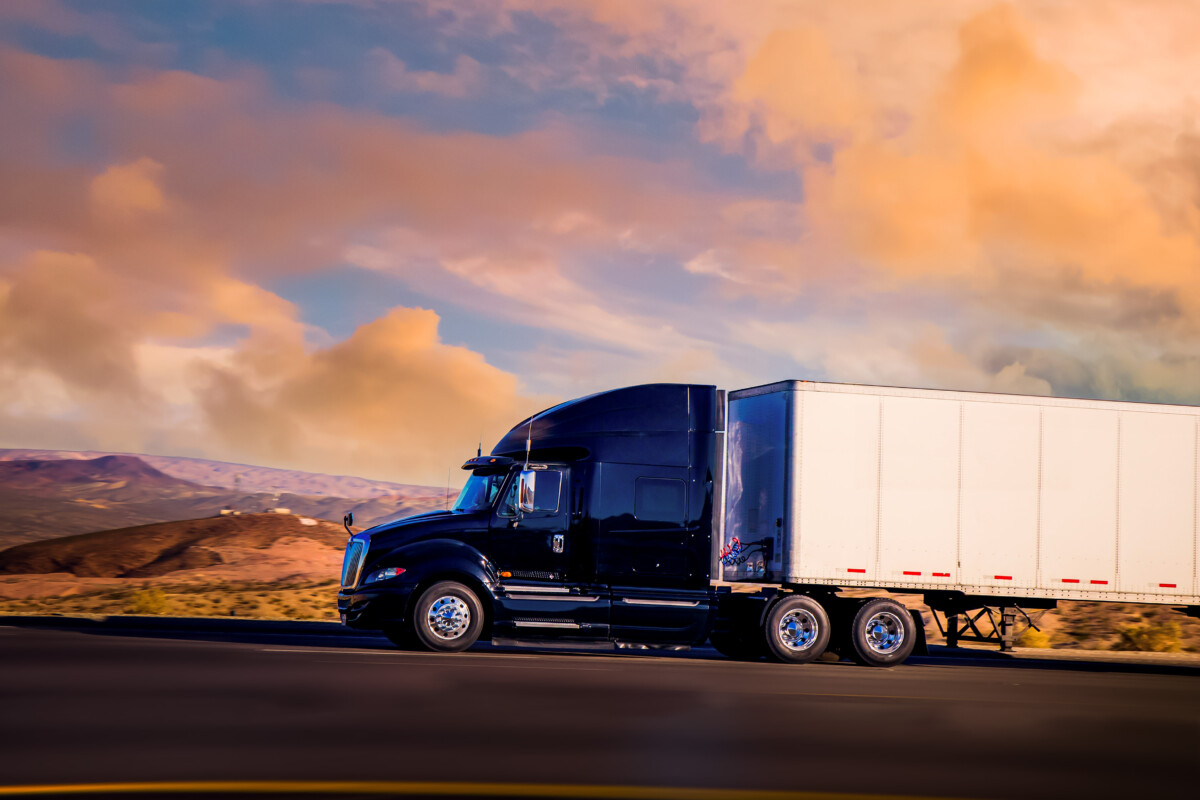 Truckers call on Trump to stop FMCSA’s speed limiter mandate