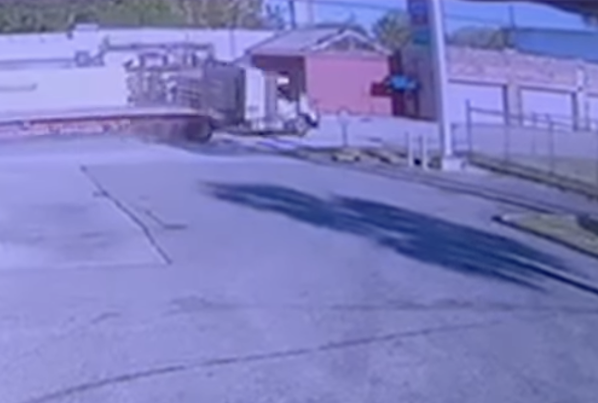 Trucker seriously injured after crash into 1929 building caught on traffic cam