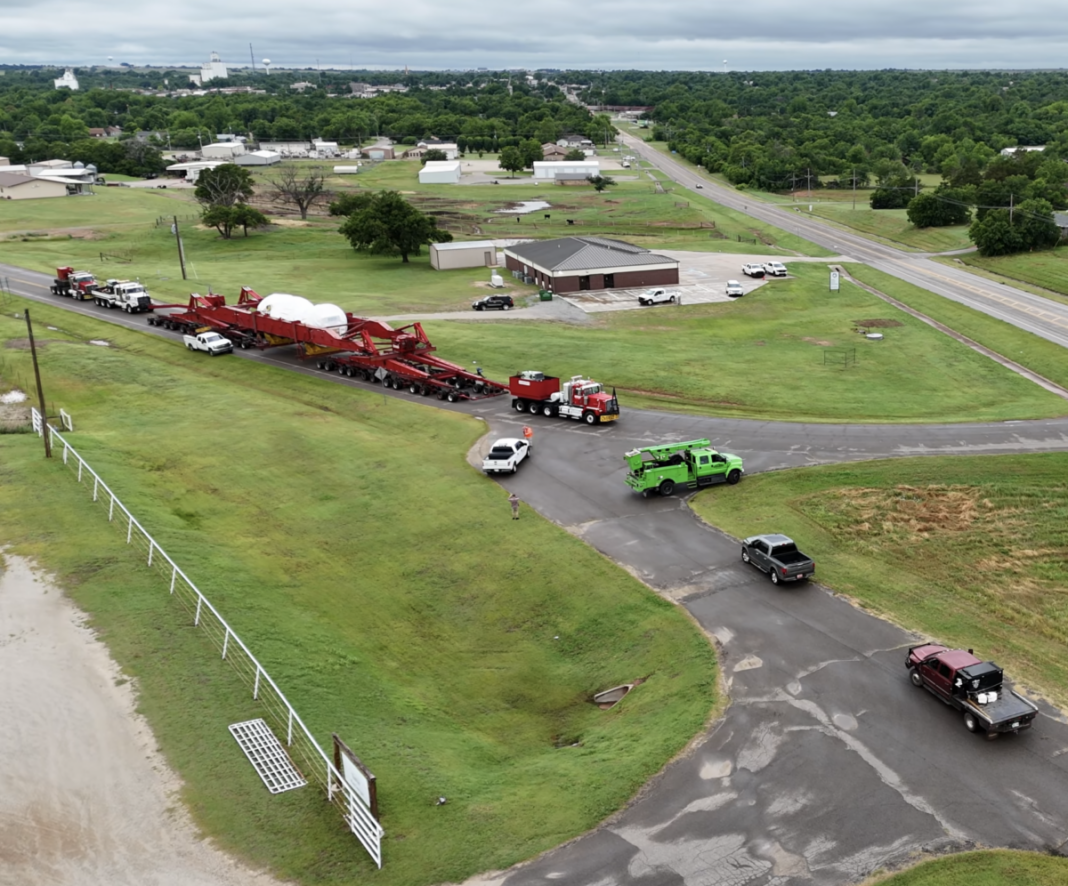 oklahoma-highway-patrol-shares-video-of-1-1-million-pound-turbine-heavy