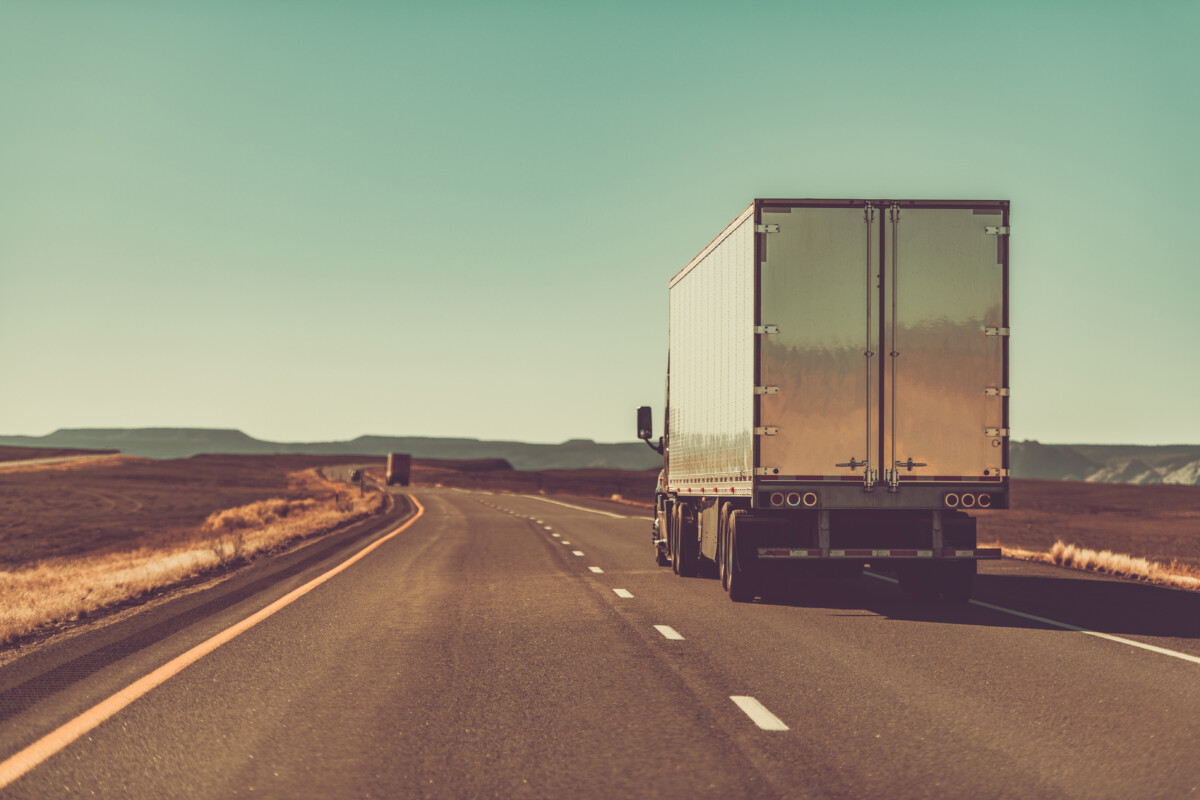 Bill would require new truck drivers prove English language proficiency before receiving a CDL