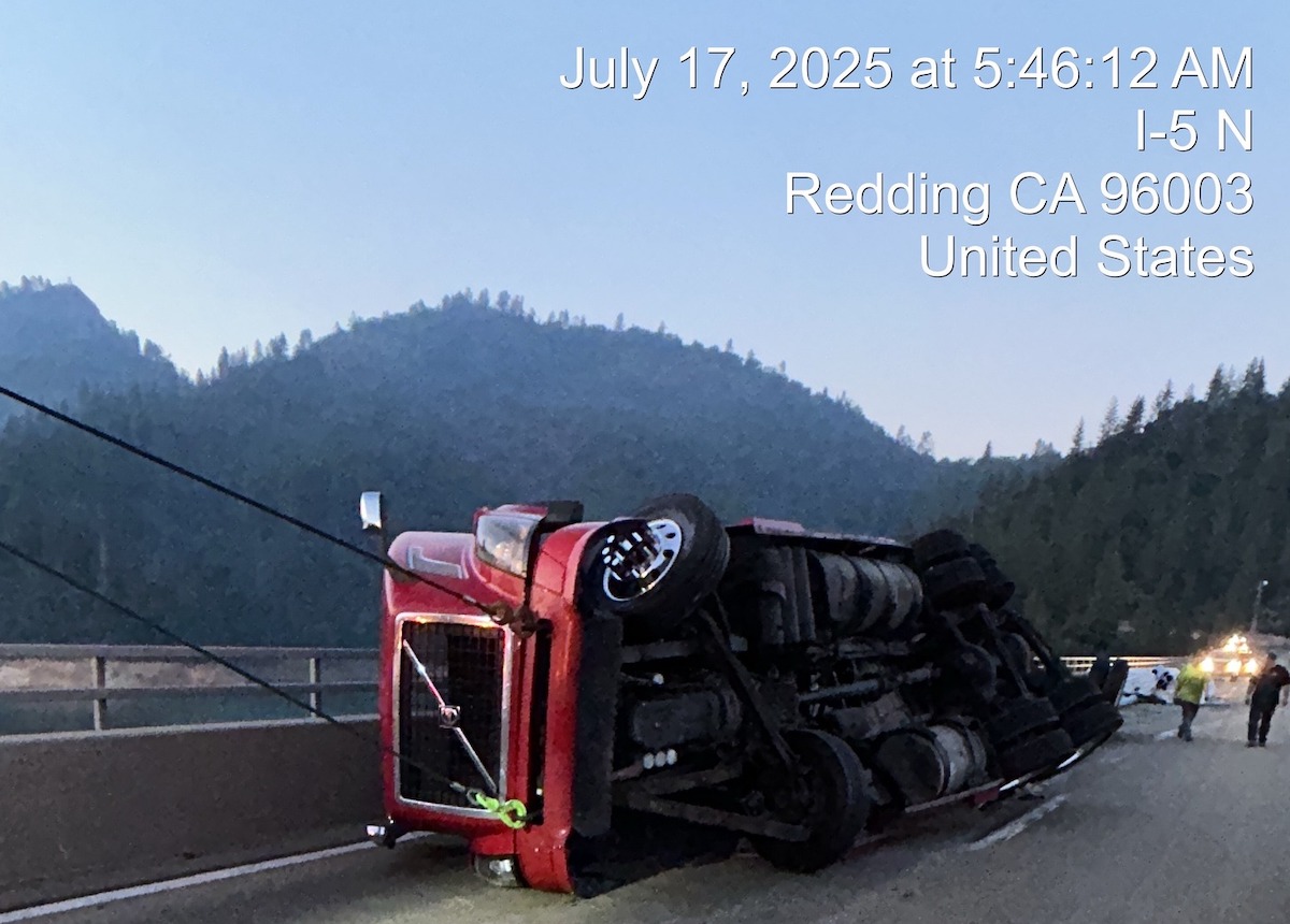 Northbound I-5 shut down for semi truck crash that spilled load of pipes