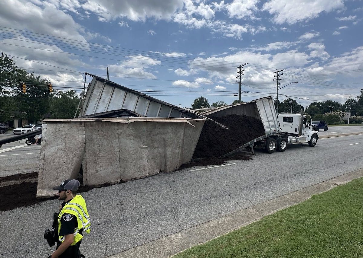 Tractor trailer filmed falling apart in North Carolina intersection