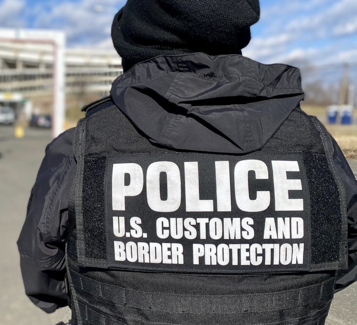 U.S. border officers admit to scheme to allow vehicles hauling drugs to pass through certain inspection lanes