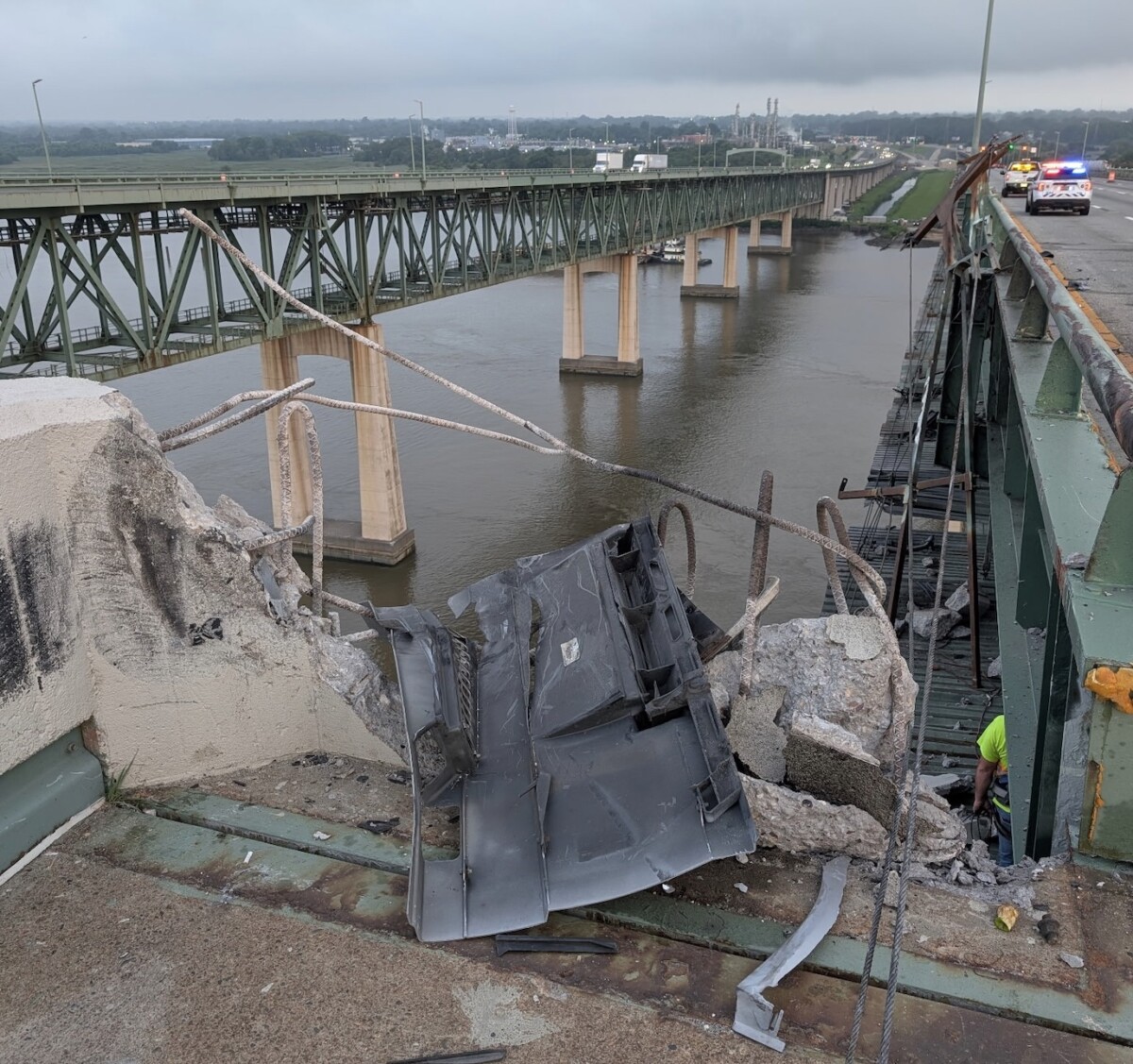 Truck driver presumed dead after bobtail truck crashed off Delaware Memorial Bridge, per report