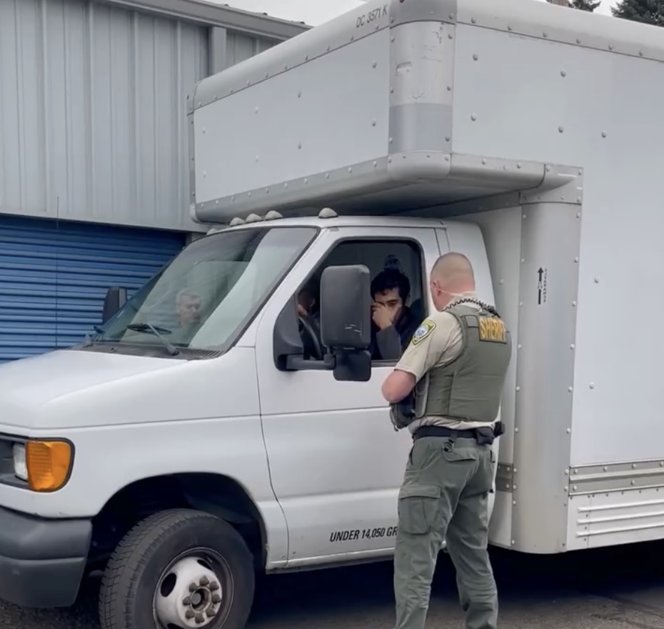 Seven unauthorized household goods movers cited during joint operation in Oregon