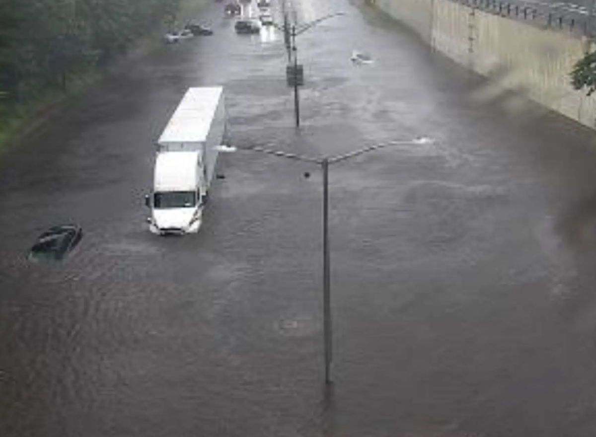 Heavy thunderstorms flood NYC streets and highways