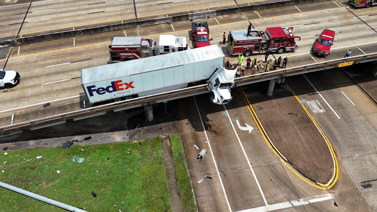FedEx day cab hangs off Texas highway overpass