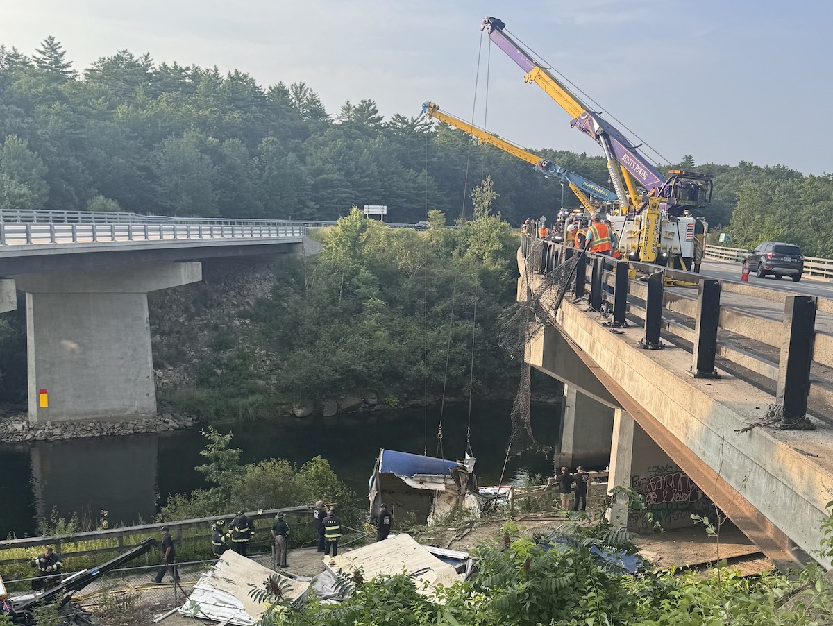 Tractor trailer veers out of control and plunges into Winnipesaukee River, killing driver