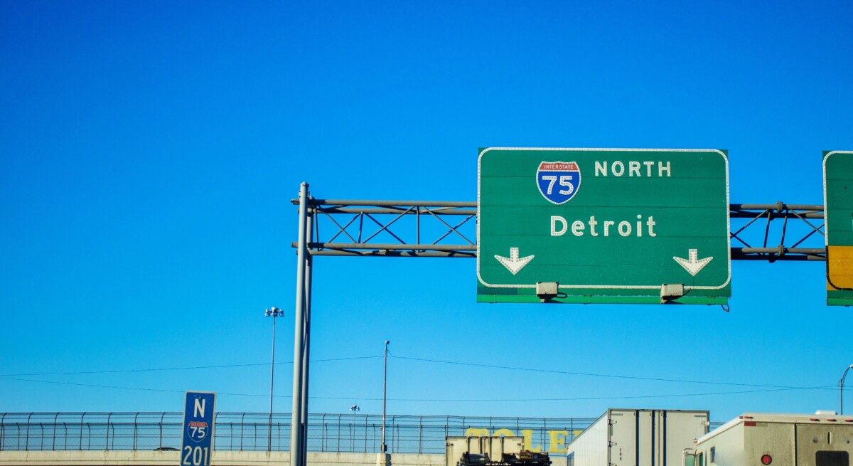 Michigan lawmakers advance bill banning big rigs from the left lane