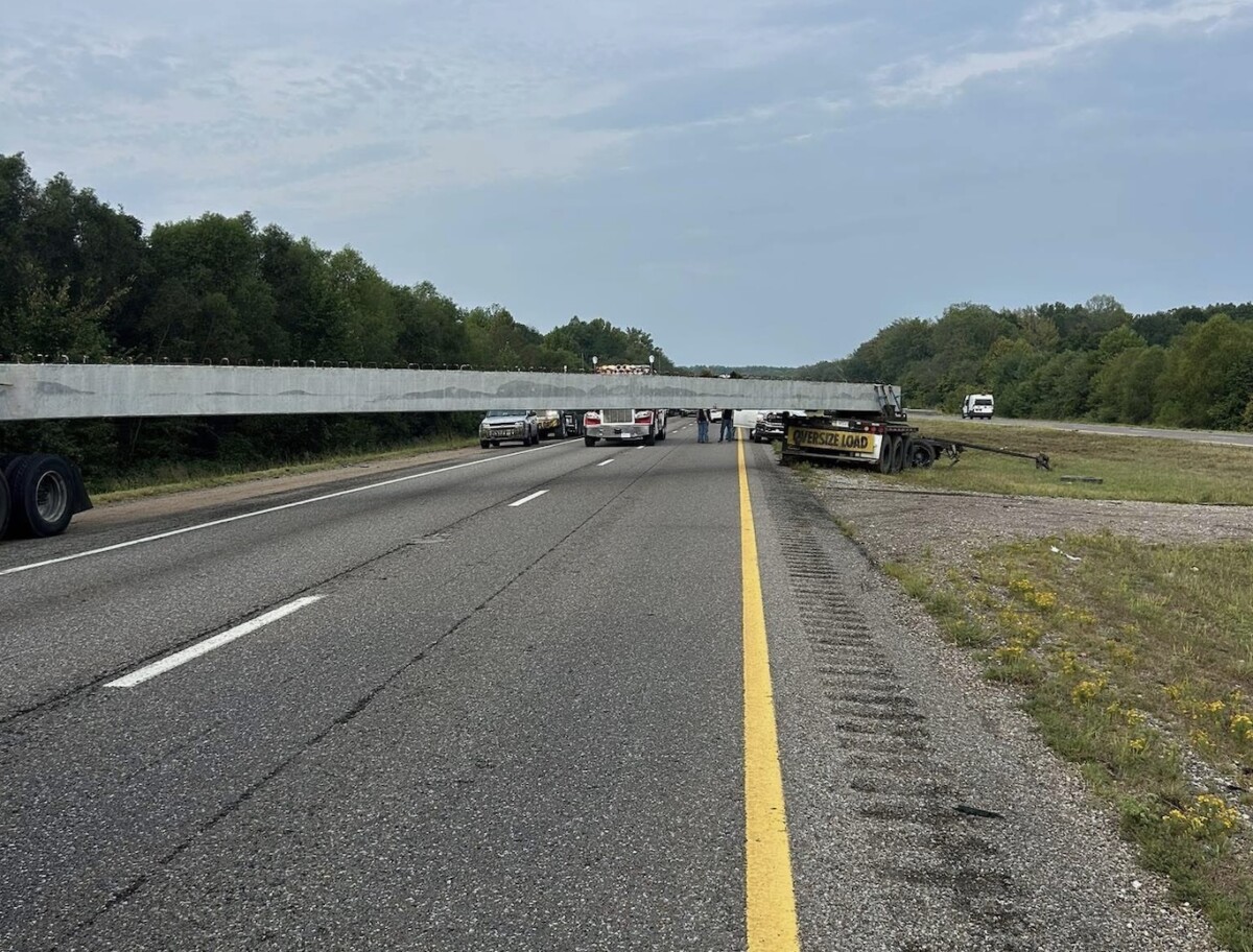 Fatal crash involving oversized load, two other commercial vehicles, reported on I-40 in Tennessee