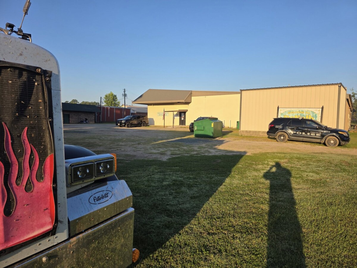 Trucker thanks cop for helping him find overnight parking when he was running out of hours