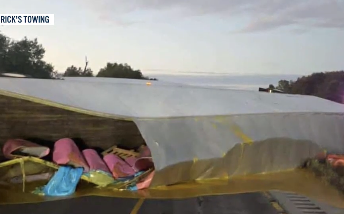 Load of apple sauce leaks onto Illinois interstate in single rig crash