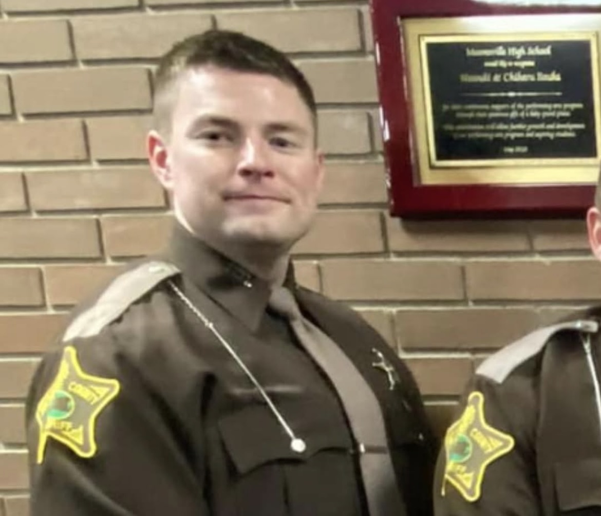 Delaware County deputy fatally struck by semi truck while assisting disabled big rig