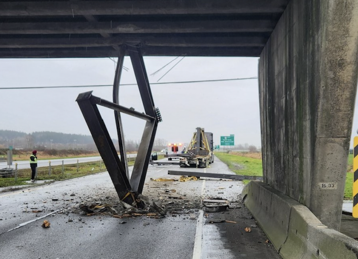 Canadian government suing trucking company & driver for overheight bridge strike