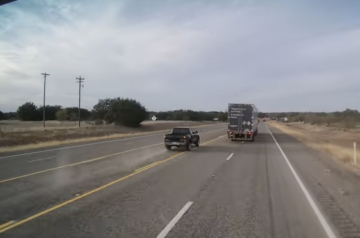 Dash cam shows karma coming for impatient pickup driver trying to pass a semi truck