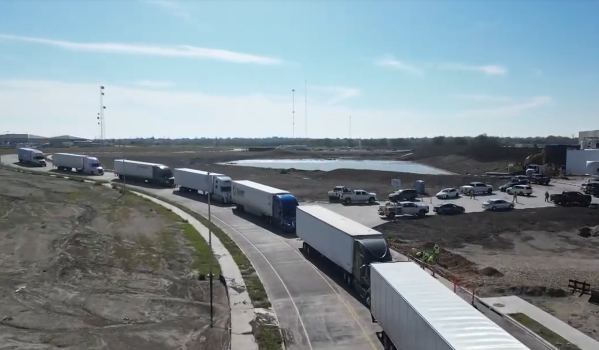 Driver reports facility to OSHA after 13 hour wait outside of shipper