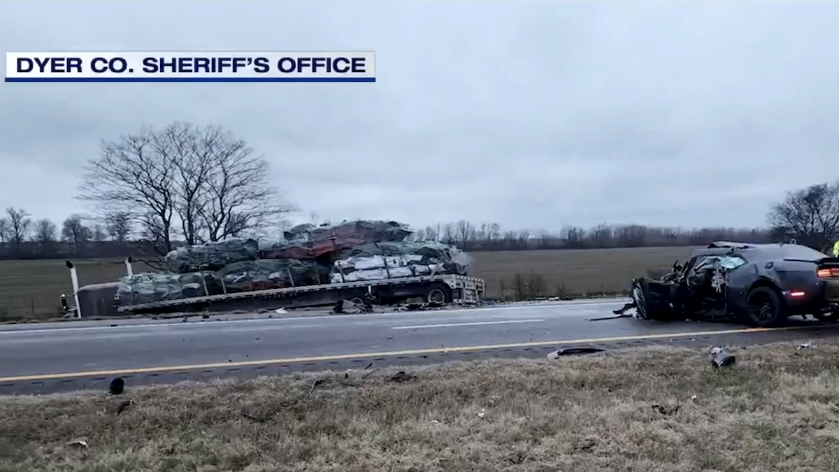 Person who crashed into flatbed semi in “suicide attempt” shot her family prior to fatal crash