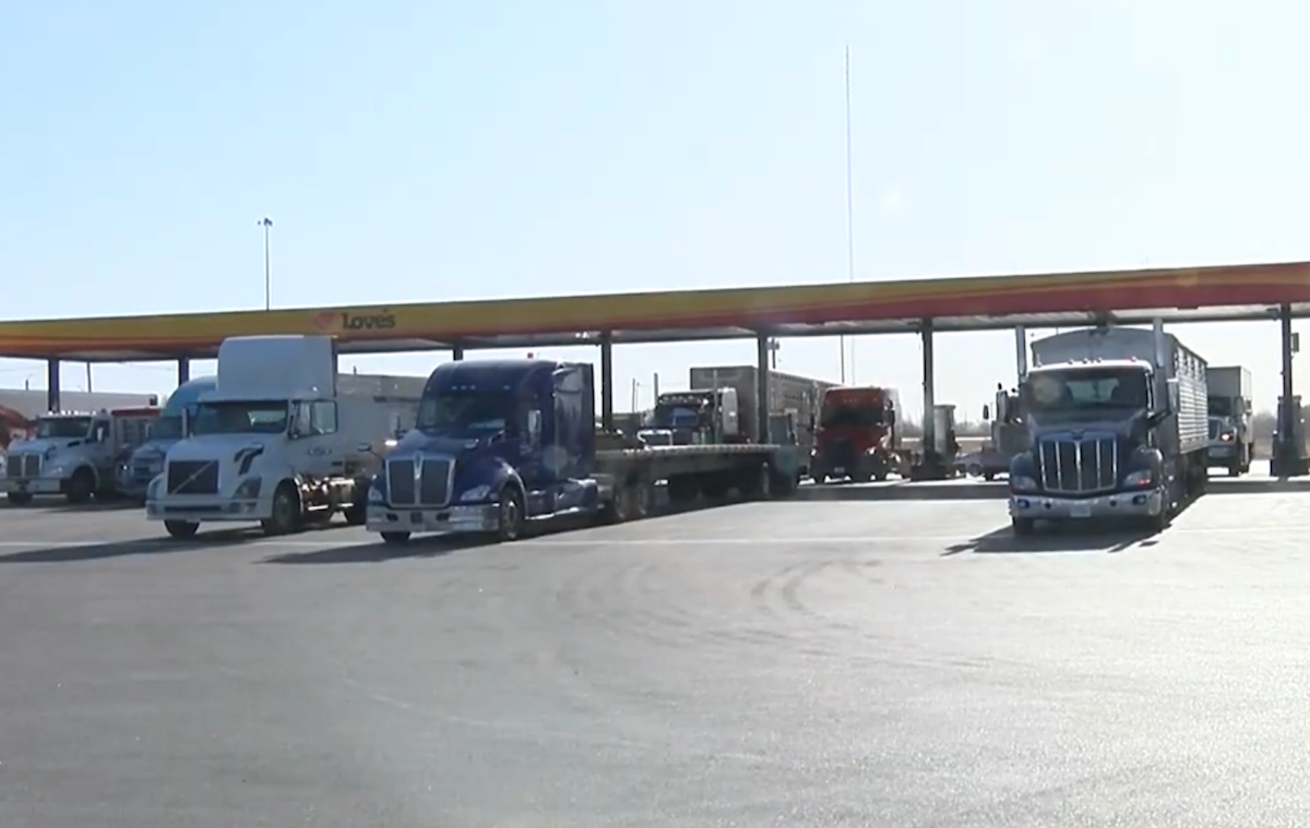 High winds and dust in Kansas temporarily bring trucking to a stop