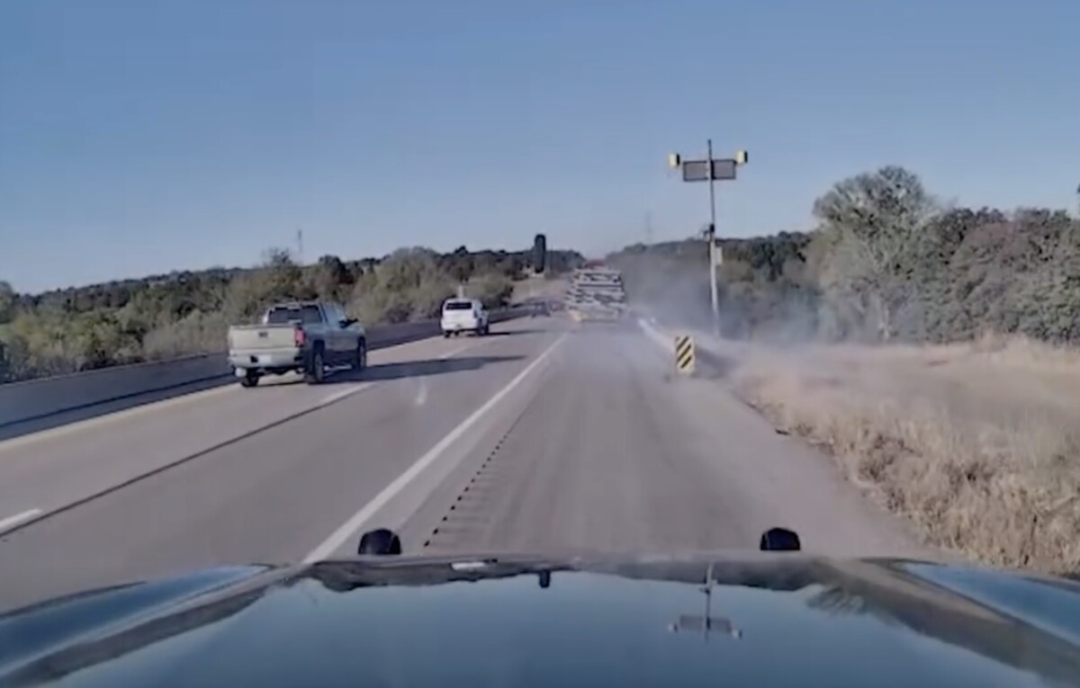 Video shows semi truck losing tire while being pulled over by Oklahoma trooper for mechanical issue