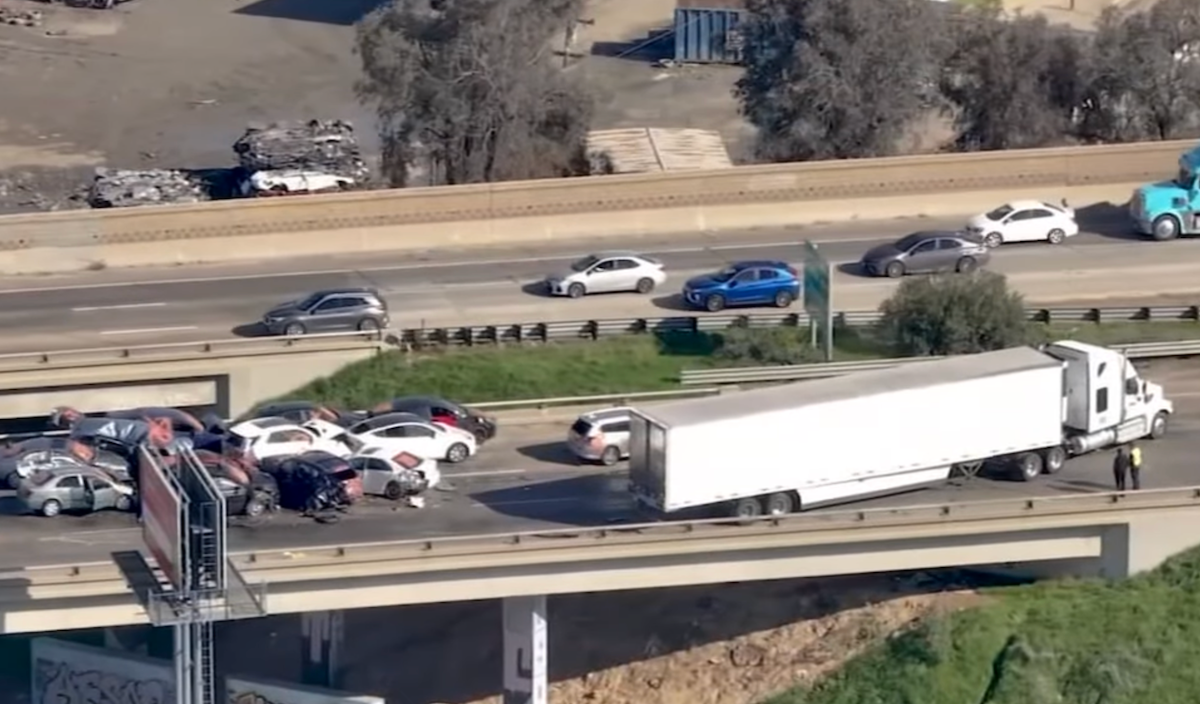 Thick fog causes 17-vehicle pile up crash that kills one